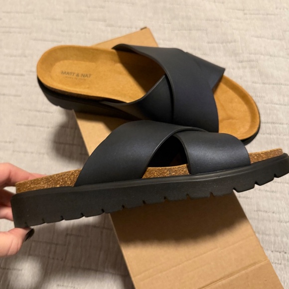 Matt & Nat Mandi Vegan Sandal in Black Size 8 - Picture 3 of 5